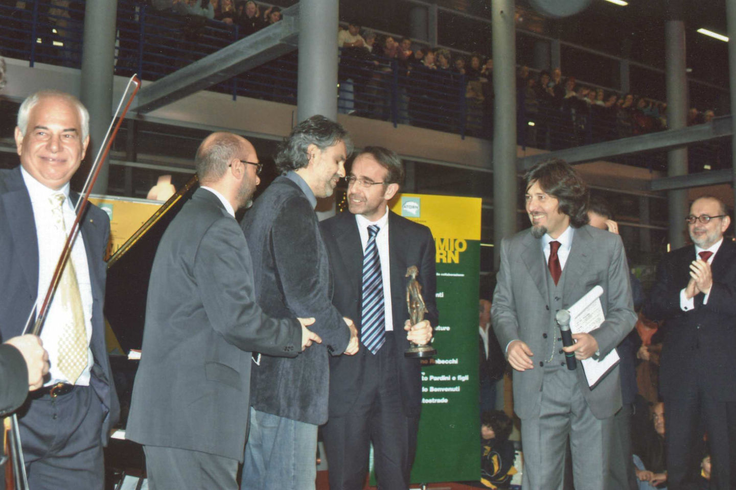 Andrea Bocelli riceve il premio